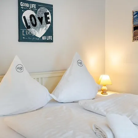Apartment Ina Mit Tageslichtbad Und Gemeinschaftsterrasse Greetsiel