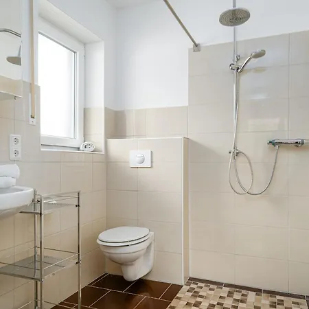 Ina Mit Tageslichtbad Und Gemeinschaftsterrasse Apartment Greetsiel